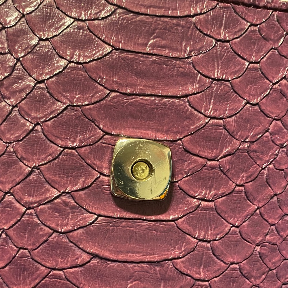 Plum Vintage Liz Claiborne Crocodile-Embossed Chain Bag - Picture 12 of 16